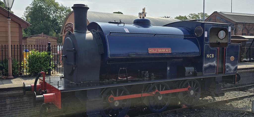 mturnubull's tweet photo. Hunslet works no. 3783 "Holly bank" 

Built 1953 for the NCB by Hunslet engine company. https://t.co/FsCeLARIA4