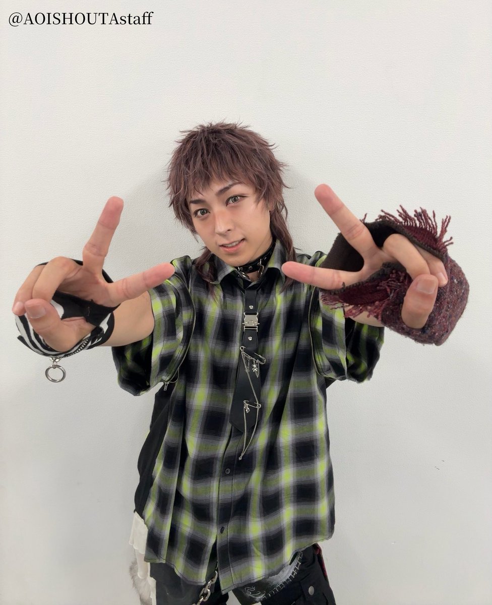 AOISHOUTAstaff's tweet photo. 『蒼井翔太 LIMITLESS FREE LIVE EVENT』
千葉会場にご来場いただきありがとうございました👑

これにてフリーライブ3会場すべて終了となります！
次は、ツアーでお会いしましょう✨

💿4thアルバム「LIMITLESS」音源配信中！
https://t.co/uPh6mZui7N

#蒼井翔太LIMITLESS https://t.co/QRZSptyKQc