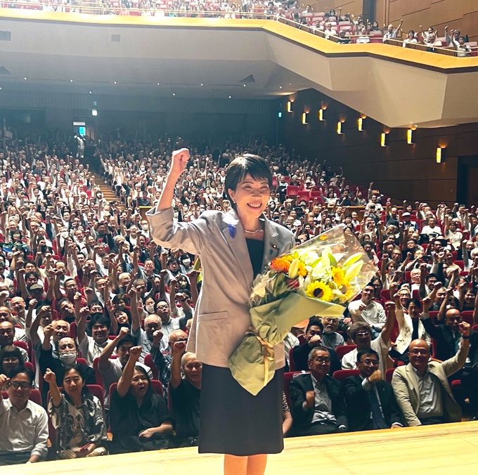 koume_withlove's tweet photo. 支持率上げてやる‼️
支持率上げる写真しか出さねぇぞっ‼️

髙市早苗さんの講演会
この観衆🇯🇵これが民意だ❣️
解ったか⁉️パ.ヨチン🤪
#だから私は高市早苗
#早苗総裁あれば憂いなし🌸🇯🇵 https://t.co/4NZrLRDt6a