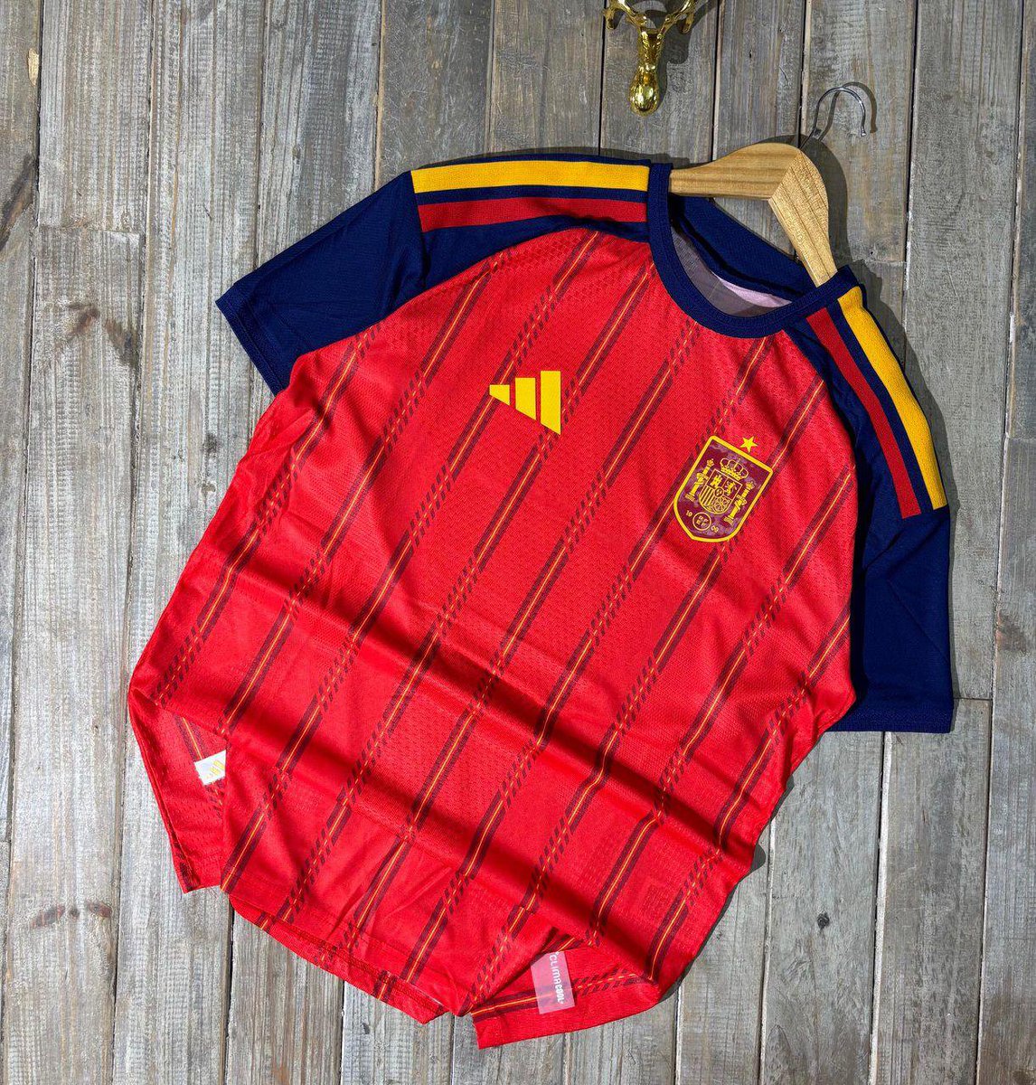Sportswarehouse's tweet photo. Who's taking it home?🏆

Drop your prediction in the comments⚽🔥 #spain #argentina #worldcup #fyp #trend https://t.co/elHXUUbd9R