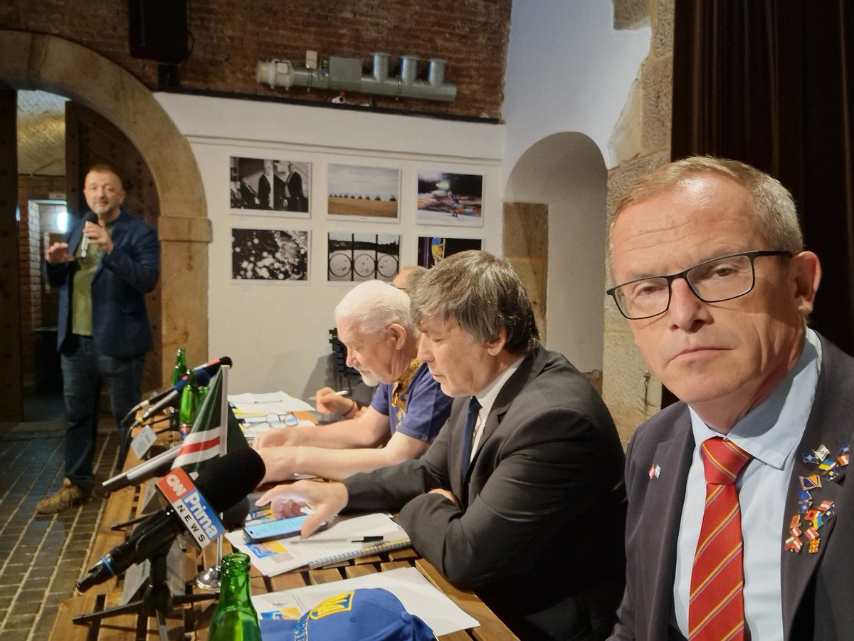 GunterFehlinger's tweet photo. Today media conference in Prague https://t.co/UJNrBkzBpR