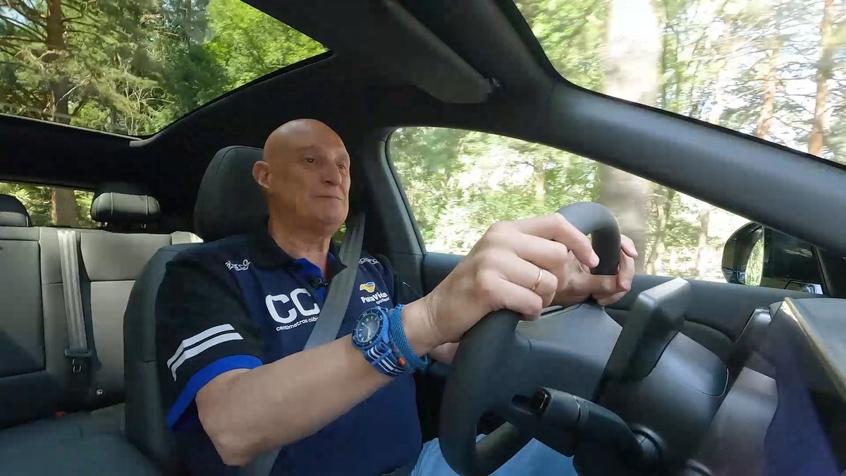 CCubicos's tweet photo. Este domingo en #CCubicos432 🚗😍📺 
@FerGomezBlanco se ha puesto a los mandos del @Leapmotorglobal B05, un compacto eléctrico ⚡ del fabricante chino de Stellantis que aterriza en nuestro país 🇪🇸 con vocación de best-seller 📈

A partir de las 9:45 en @antena3com 📺 @puntalprodu https://t.co/FZ1ULZxQey