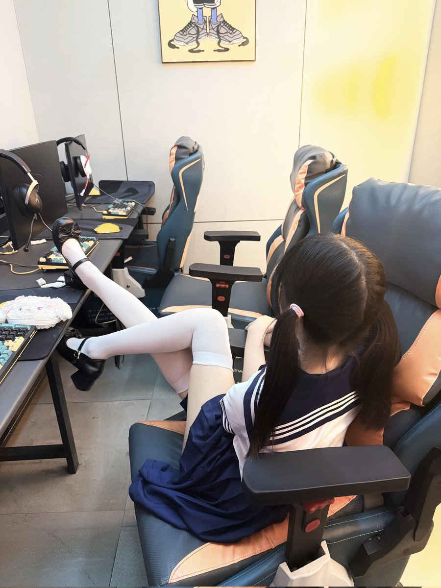 cute0527's tweet photo. 你的世界不缺我吗？ https://t.co/7ma5a6JK0p