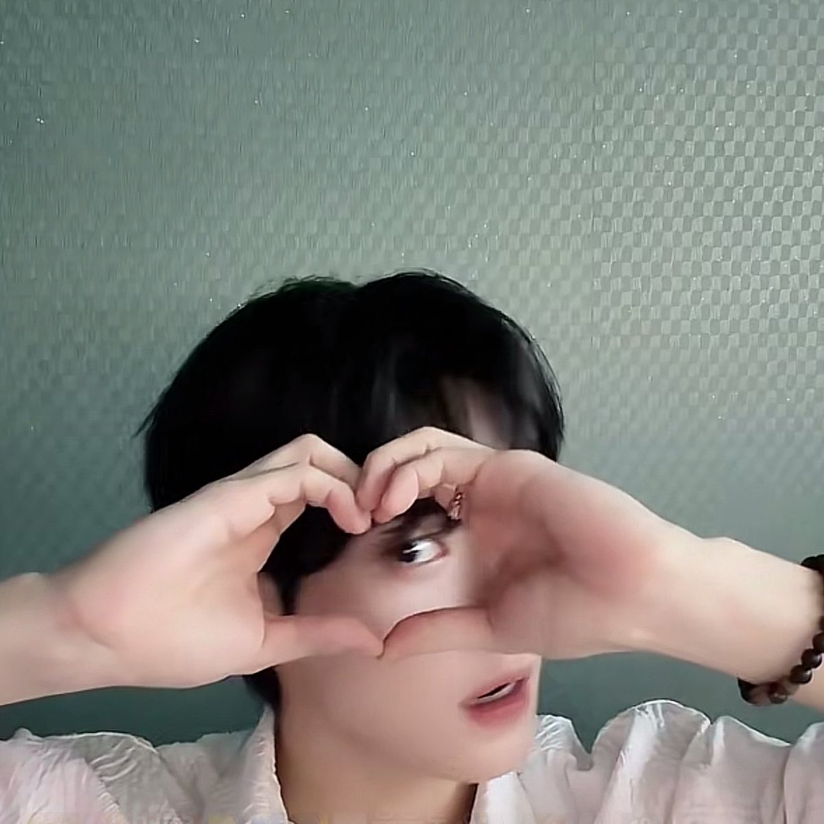 HursheysJ's tweet photo. 🏹💙
Screenshots from Hyunjun’s TikTok live
260718
#HYUNJUNHUR #허현준 https://t.co/elDSQ080VK