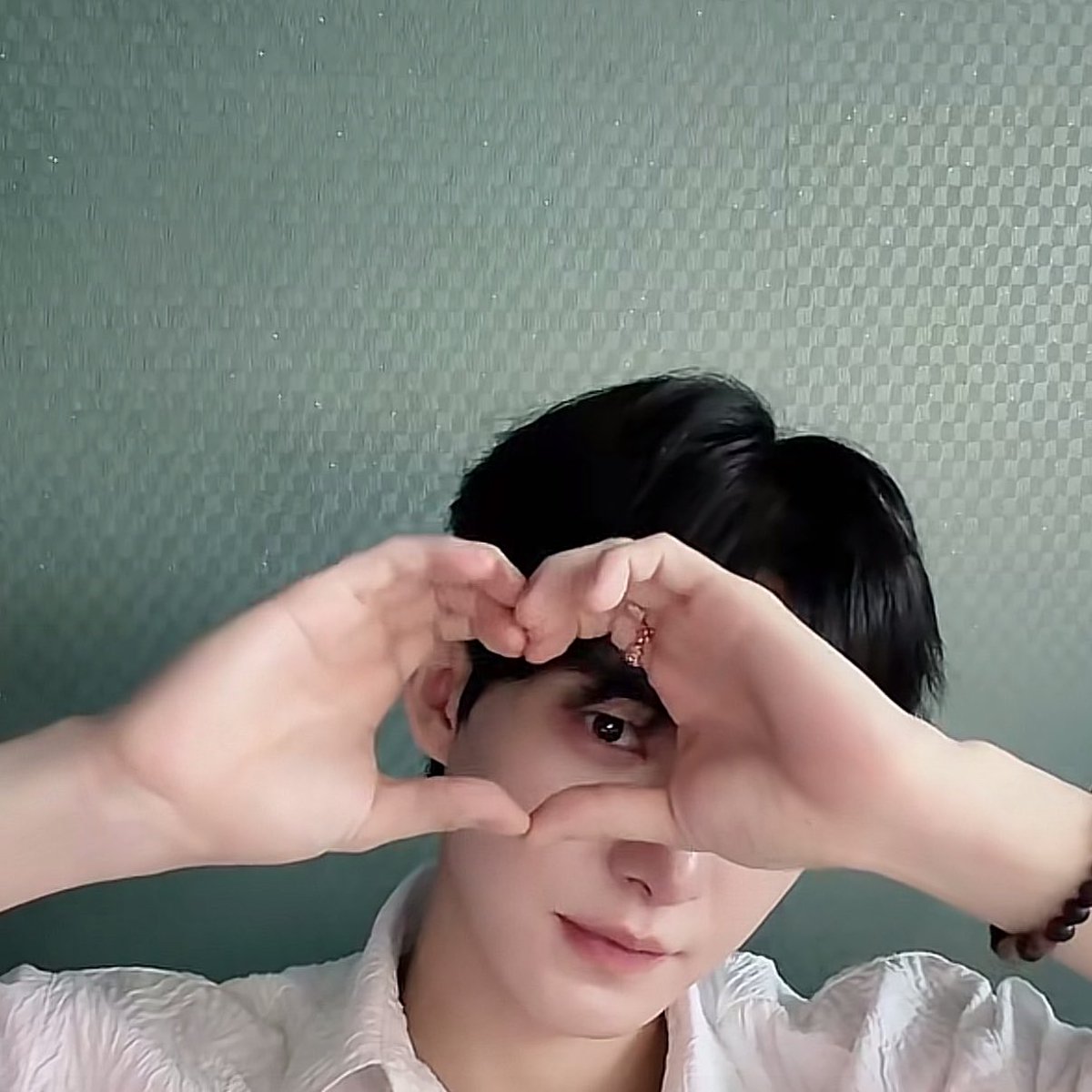 HursheysJ's tweet photo. 🏹💙
Screenshots from Hyunjun’s TikTok live
260718
#HYUNJUNHUR #허현준 https://t.co/elDSQ080VK