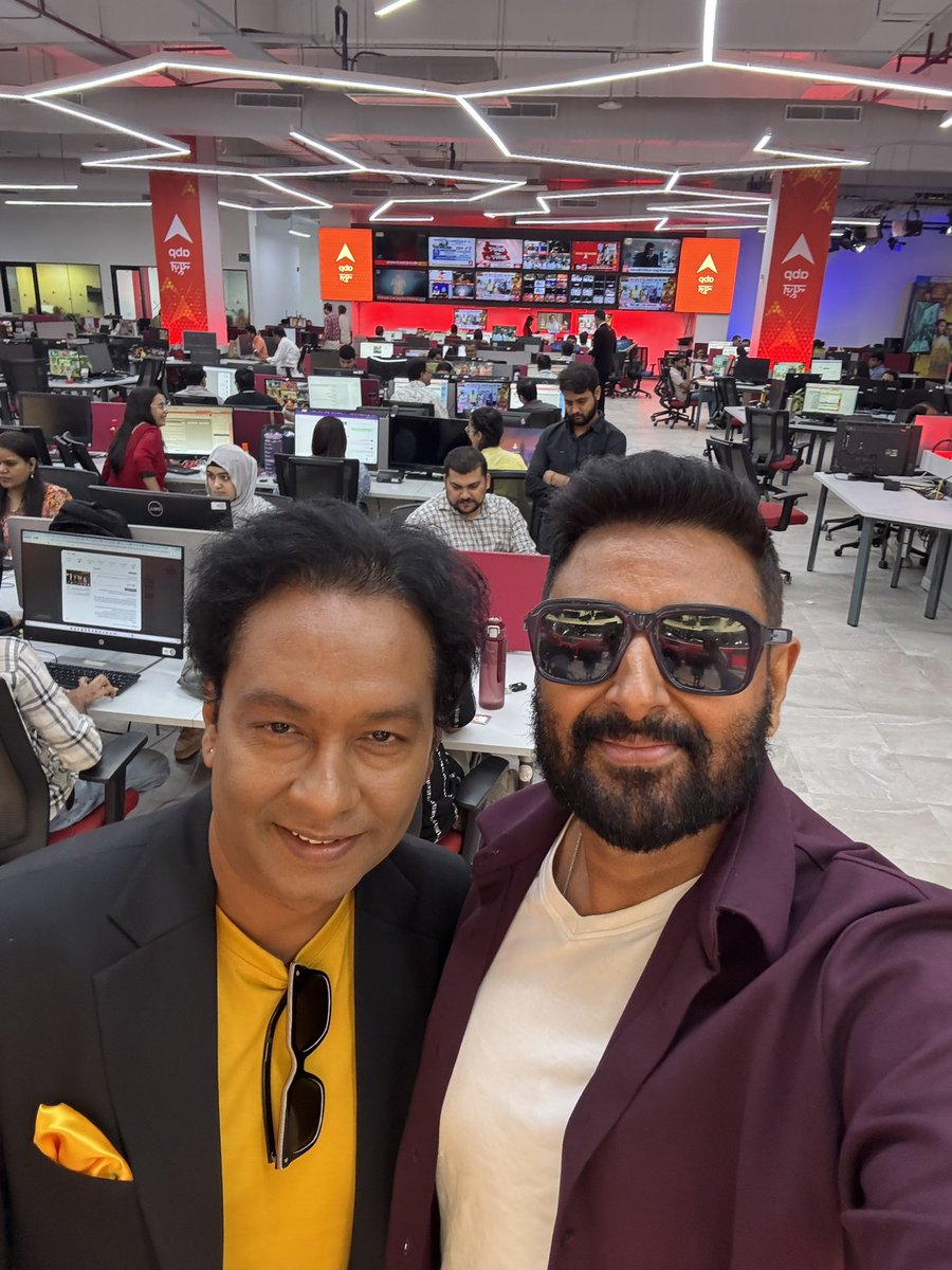 AshishSinghLIVE's tweet photo. With my brother @parvindabas in our newsroom at @ABPNews Family ❤️ https://t.co/UE66Nleaog