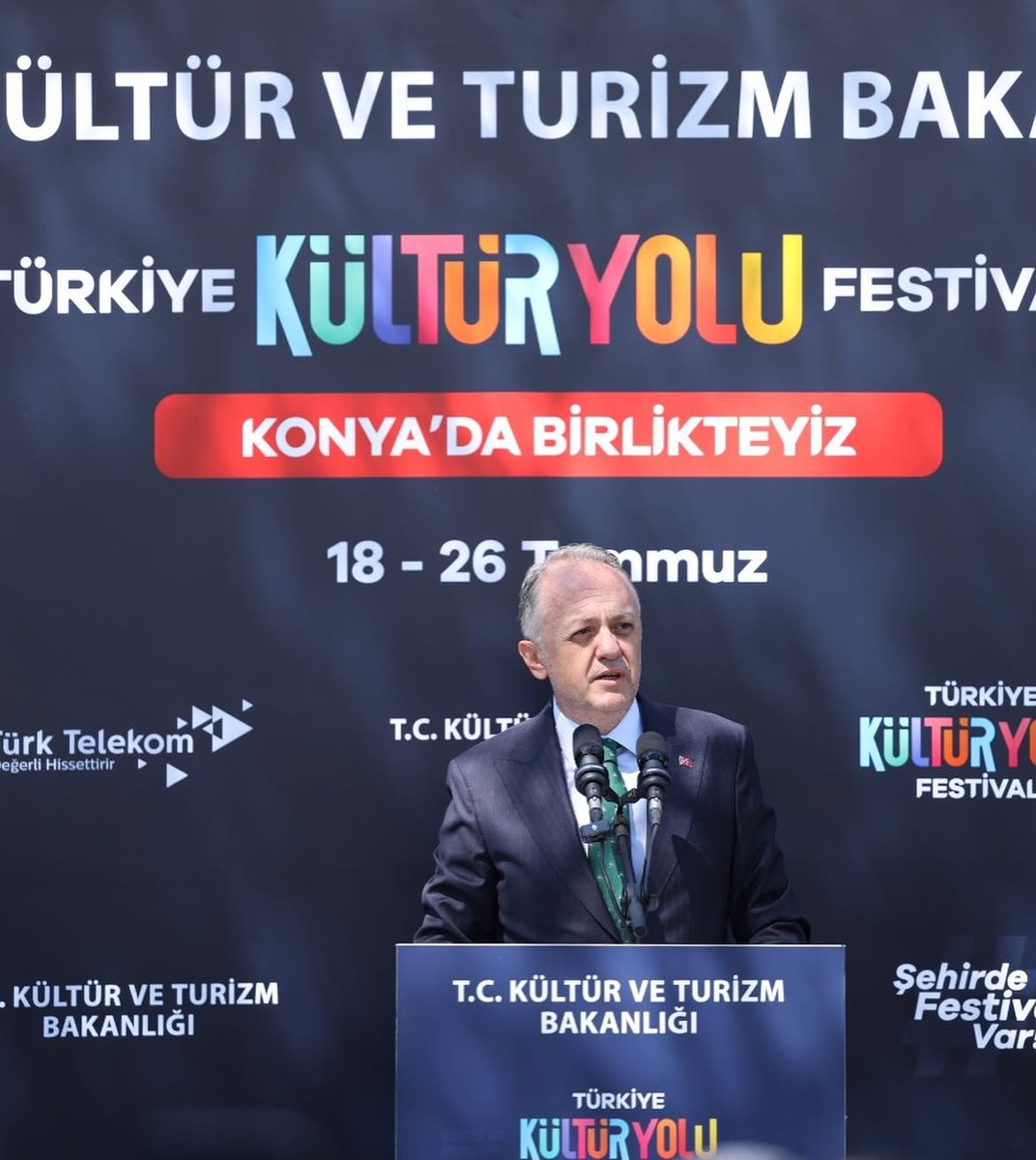 yazgi_gokhan's tweet photo. Tarih boyunca medeniyetlerin buluşma noktası, ilim ve irfanın başkenti Konya’da, Türkiye Kültür Yolu Festivali’nin açılışını gerçekleştirmenin mutluluğunu yaşadık.

Festivalimiz; 11 farklı noktada düzenlenecek 148 etkinlikle konserlerden sergilere, yaşayan miras atölyelerinden çocuk etkinliklerine, söyleşilerden gastronomi buluşmalarına uzanan zengin içeriğiyle Konya’nın köklü kültür ve sanat birikimini milyonlarla buluşturacak.

Kültür ve sanatı şehirlerimizin ruhuyla buluşturan Türkiye Kültür Yolu Festivali’nin Konya’mıza, ülkemize ve kültür hayatımıza hayırlı olmasını diliyor; bu büyük organizasyona katkı sunan tüm kurumlarımıza, sanatçılarımıza ve Konyalı hemşehrilerimize teşekkür ediyorum.

@tckulturturizm 
@yasayanmirasktb 
@konyailkulturturizm