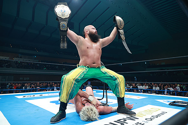 njpw1972's tweet photo. ★第5試合
 
 『G1 CLIMAX 36』Aブロック公式戦
 オーカーン vs SANADA
 
 荒れ狂うオーカーンが
SANADAを場外で痛めつけてリングアウト勝ち！
 
 試合後はパイプイスを使って激しく暴行…！
 
 ※7.18札幌大会
 新日本プロレスのスマホサイトで詳報中！
 
 https://t.co/hQobxKMXcA
 
#G1CLIMAX36 https://t.co/uNxs8u6KES