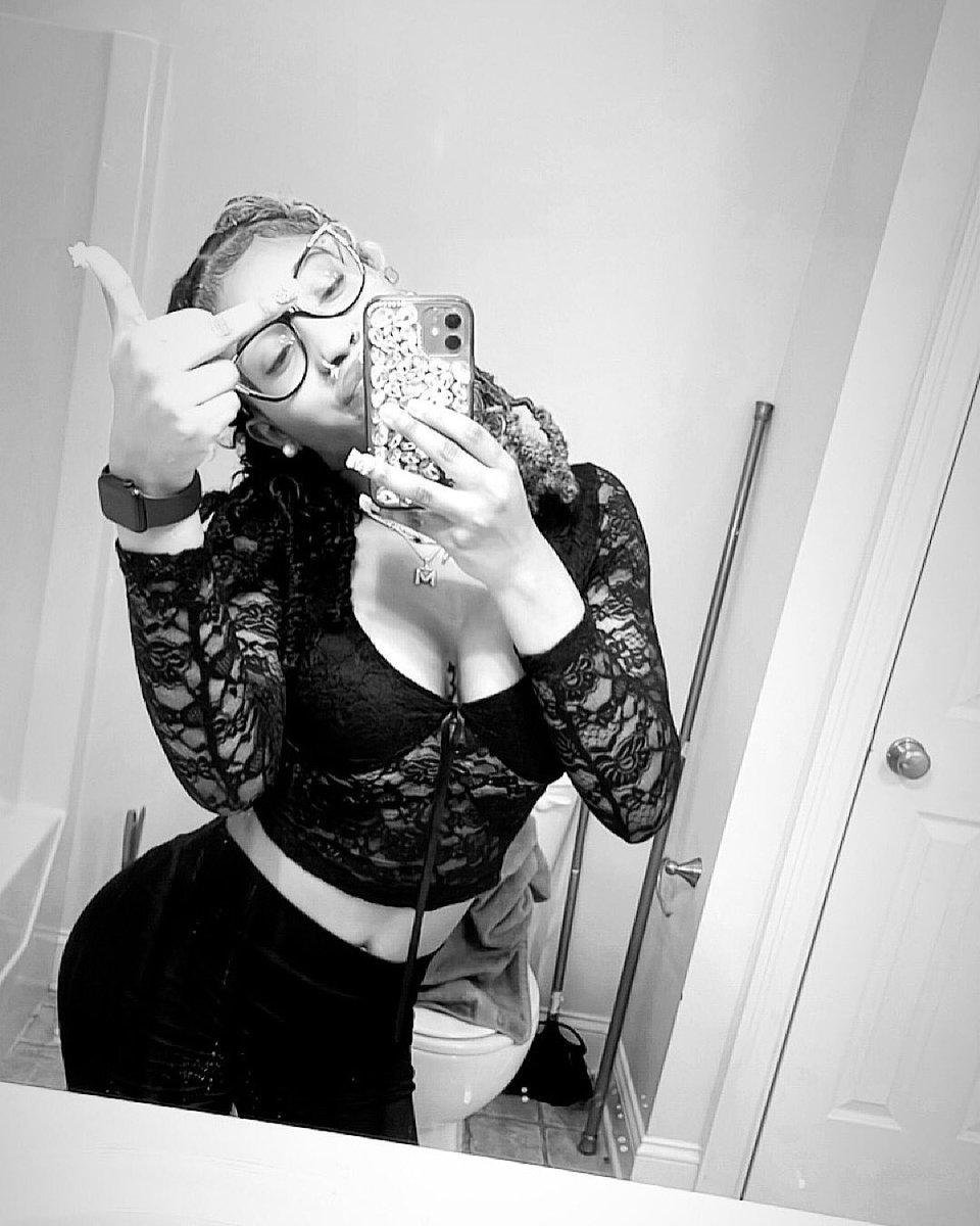 User9427885's tweet photo. Fuckkk she got me throbbing😩 I’m so weak #wankchat #wankbattle #goon #gooner #goonbud #horny #jerk #gooning https://t.co/l8OMQyM6Dc