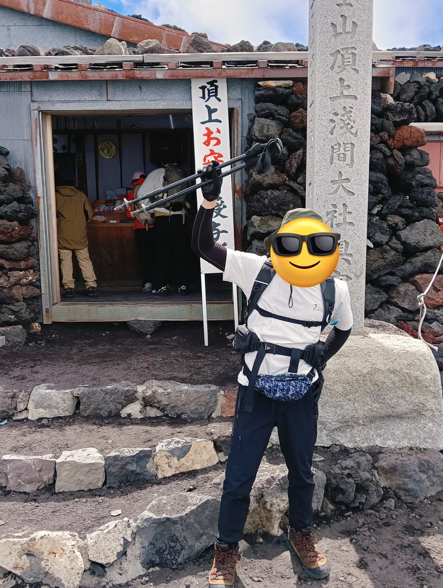 bokuhide52's tweet photo. 9合目以降が高山病と崖みたいな道でガチきつかったです… https://t.co/Ic8IkCgbbt