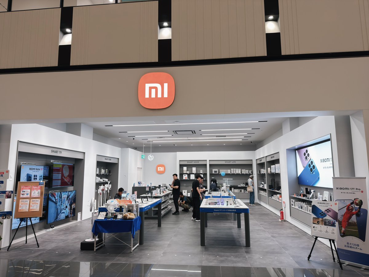 appleandtesla's tweet photo. XIAOMI Store 堺　なう https://t.co/CL8nLyfHNH