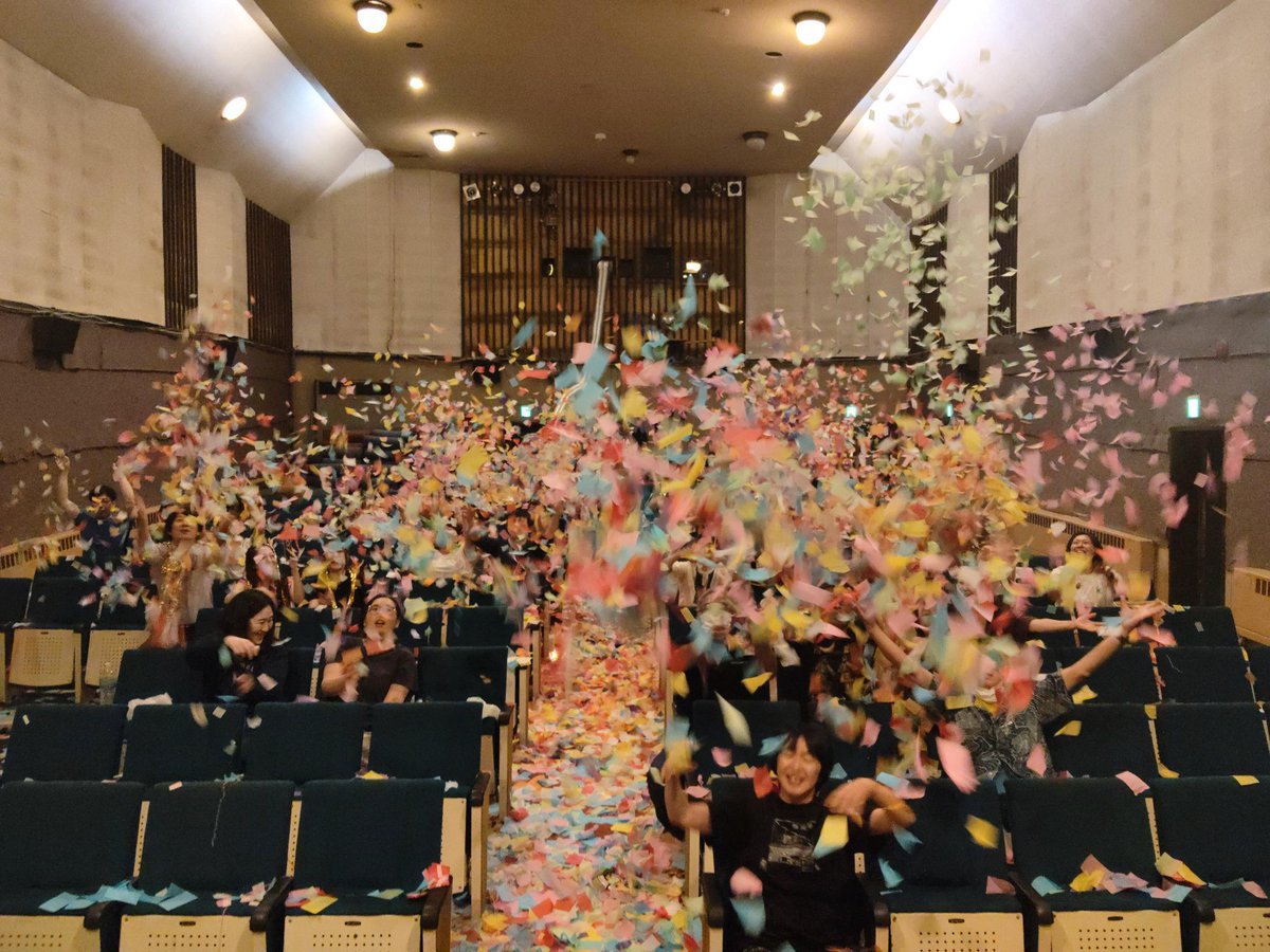 OdateOnariza's tweet photo. 御成座12周年記念『バーフバリ エピック』マサラ上映、無事に終了いたしました。8年前の夏に『バーフバリ』2作品でマサラの産湯につかった当館にとっては、なんとも懐かしく感慨深く、それでいて新鮮な感動も湧き上がるマサラ上映となりました。お越しいただいた皆様、どうもありがとうございました！ https://t.co/0HuHHG1zDi