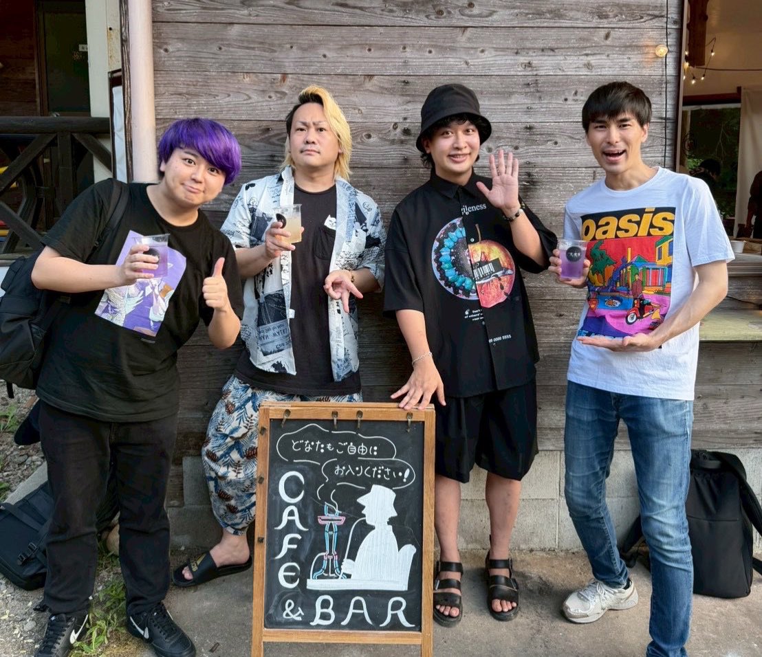 THE_Myonmyon's tweet photo. in多治見〜！！！🏕️
サムさんとお久しぶりに会えました❤️‍🔥
(マサキさんともご挨拶できました🤝)

自然に囲まれた場所で
たくさんの人の優しさと音楽に触れれました！
光夜市、素敵すぎるイベントです☺️

僕の頭みたいなカラーの
バタフライピーティー美味しかったです💜 https://t.co/rJpQcX6wR9