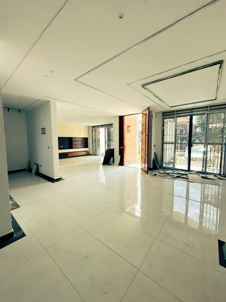 Keith2235499871's tweet photo. New House for sale

Located in Kira Town 

Selling at 1.25 billions  Ugx 

5 bedrooms 5 bathrooms 

Seated on 14 Decimals tittle

0758811044 https://t.co/Ao93Hp146N