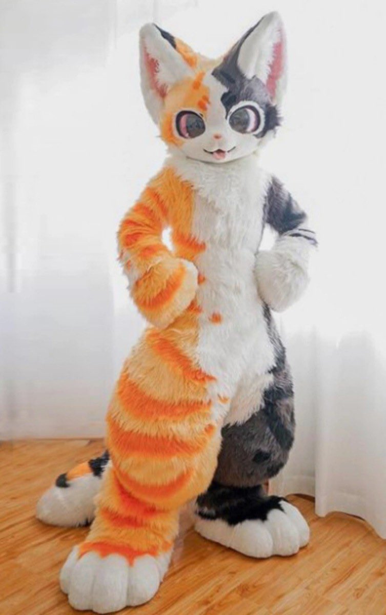 starving4may's tweet photo. @xSnakedx hei…meow https://t.co/xhiCTEArse