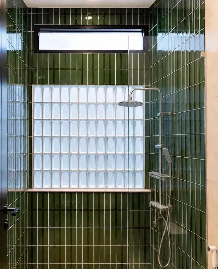 reshypau's tweet photo. Semoga utas ini sampai ke orang yang mau renovasi/bangun kamar mandi, kalo ada keramik sebagus ini🥹🥹￼ https://t.co/NWGTQqbJDo