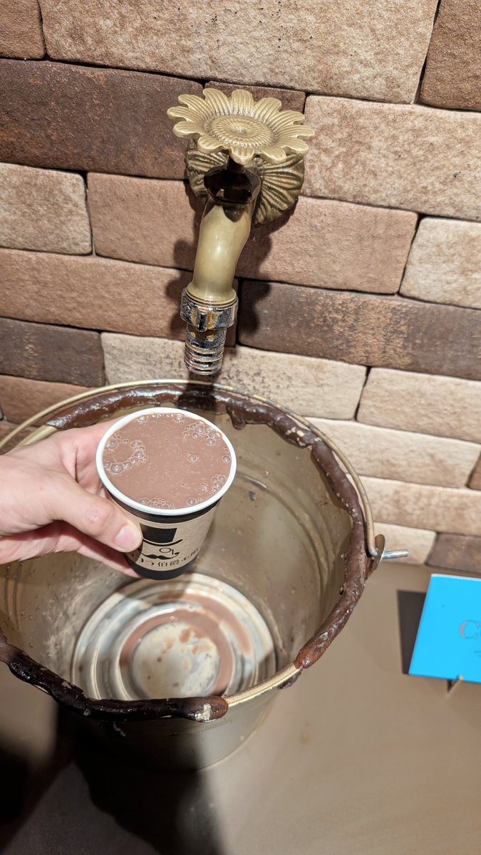 k0329a0701's tweet photo. ショコラ伯爵の館🥹
蛇口のチョコドリンク🧉 https://t.co/4k4Lr2DYJn