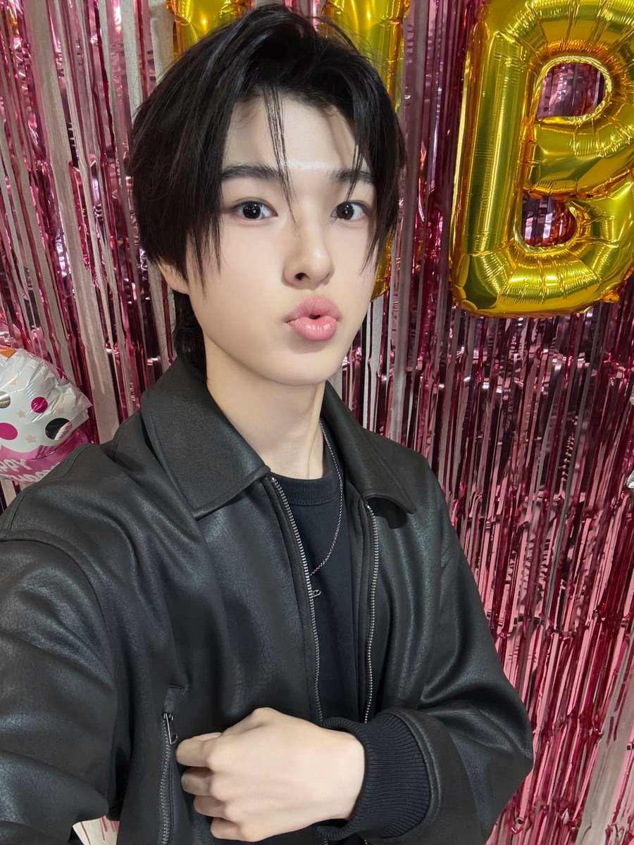 NewBeat_twt's tweet photo. [📸] 
 
260718 2026 NEWBEAT [BIRTHDAY PARTY - Seohyun ChoiㆍRiwoo KimㆍMinseok Park] MINI BIRTHDAY PARTY EVENT

┈┈┈☆☆☆☆☆☆☆☆☆┈┈┈
┈┈╭┻┻┻┻┻┻┻┻┻╮┈┈
┈┈┃╱╲╱╲╱╲╱╲╱┃┈┈
┈╭┻━━━━━━━━━┻╮┈
┈┃╱╲╱╲╱╲╱╲╱╲╱┃┈
┈┗━━━━━━━━━━━┛┈
세 배로 행복했던 뉴비트 7월 생일파티🎉🎂

#NEWBEAT #NBT #뉴비트