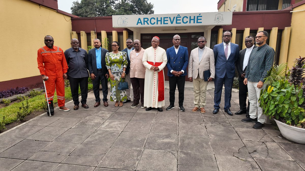 Cenco_officiel's tweet photo. La CENCO et l'ECC ont consulté, ce samedi 18 juillet 2026 à l'Archevêché de Kinshasa, les responsables de la plateforme de l'opposition C64 afin d'obtenir le principe du report de leur marche prévue le 22 juillet 2026. Cette démarche est intervenue dans le contexte de l'annonce par le Chef de l'État de l'ouverture d'un dialogue inclusif. La CENCO et l'ECC, appelées à jouer un rôle de médiation dans ce processus, ont ainsi poursuivi leurs consultations avec les différentes parties prenantes.