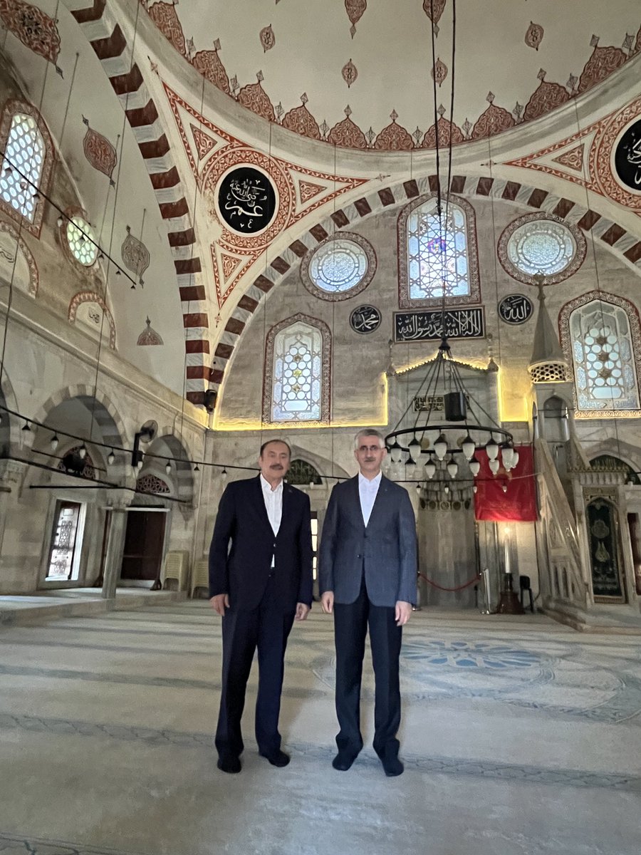 VeyselEroglu's tweet photo. Edirne’den İstanbul’a  dönerken Lüleburgaz’a uğrayarak  Mimar Sinan tarafından inşa edilen Sokullu Camii ve Külliyesini gördük. Rahmetli Mimar Sinan muhteşem eserlere imzasını atmış. Ruhun şad ve makanın cennet olsun. https://t.co/OjNksLohXs