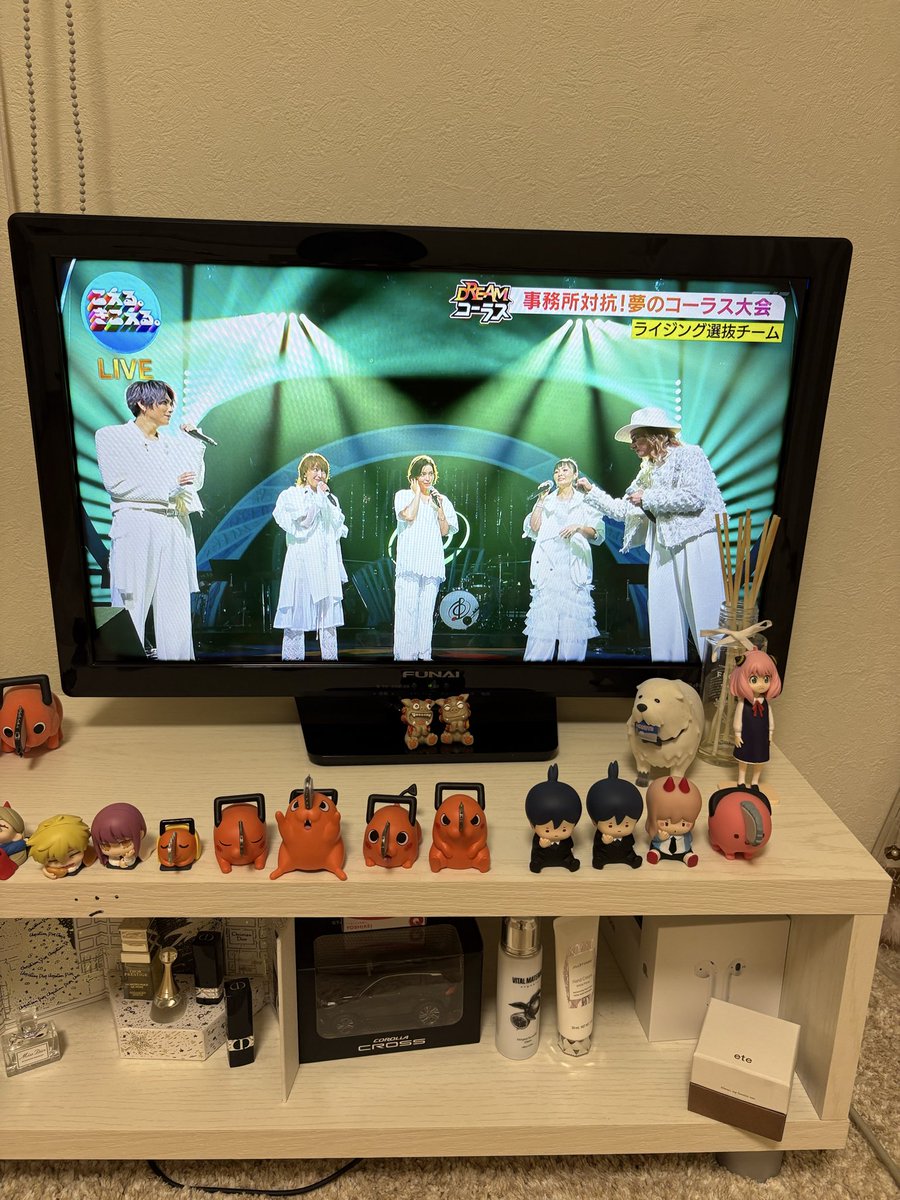 dpc_am's tweet photo. MAX REINAさんの隣にいる
男性はだれ？？
かっこいい🥰 https://t.co/OnUwtTno73