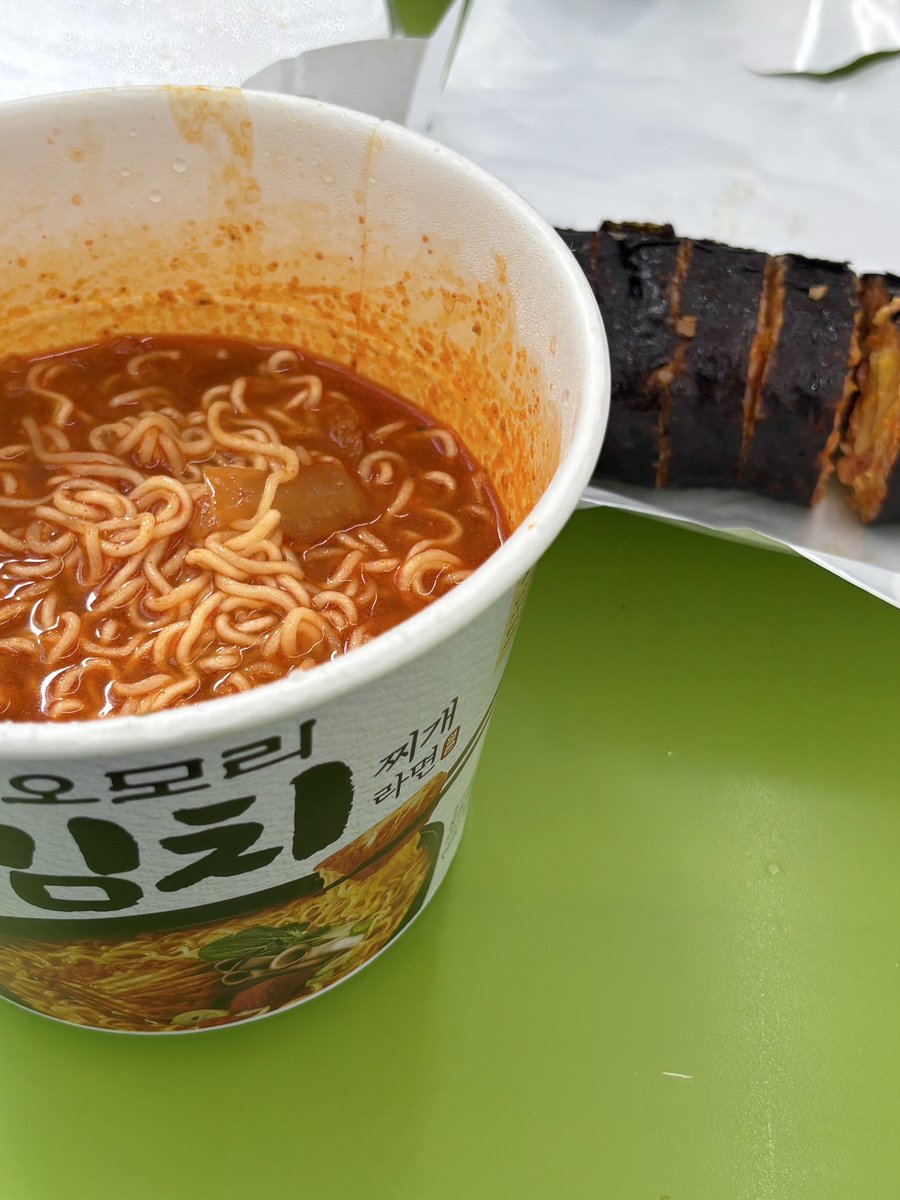 muktoday's tweet photo. 피스타치오와플, 메론소다
오모리김치찌개라면, 김밥
마제소바
순대국, 밥 https://t.co/GPMX6QpI8Q