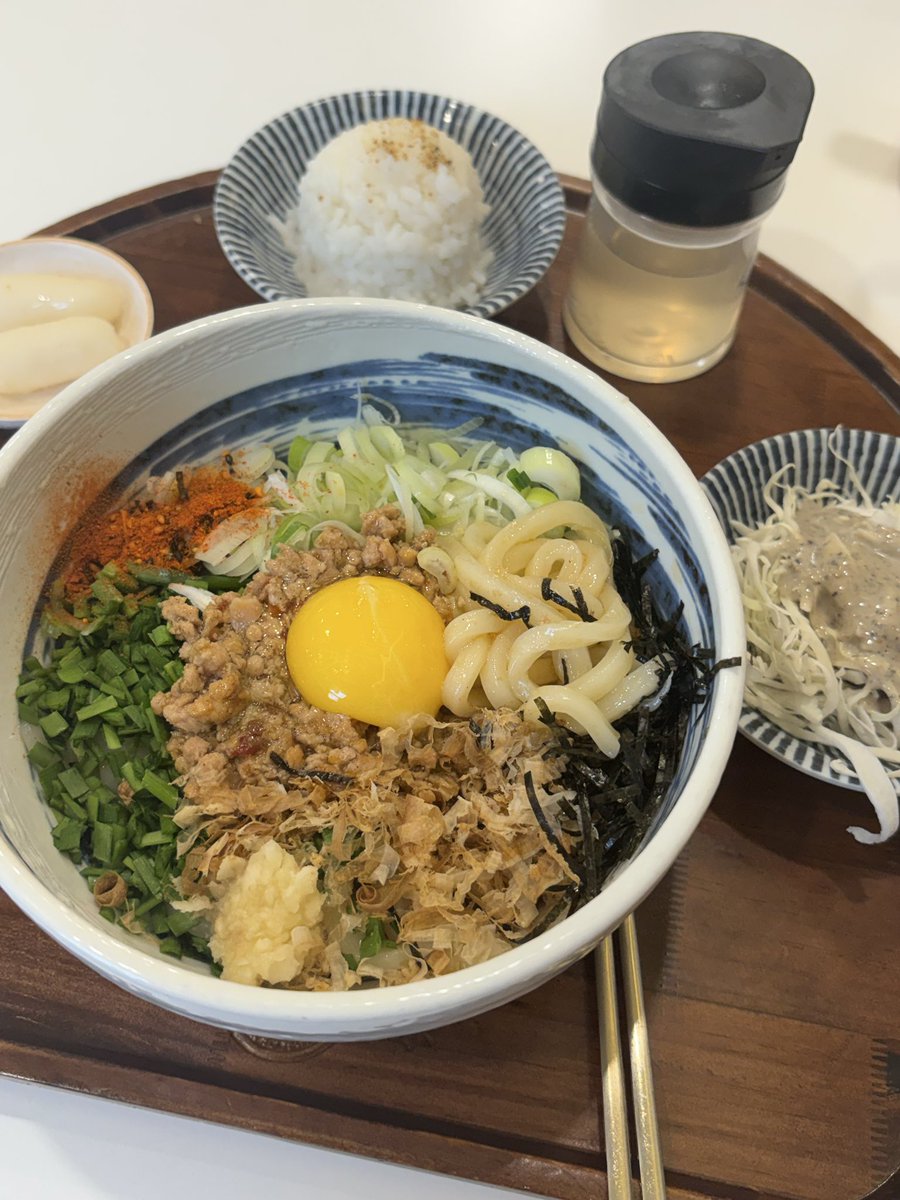 muktoday's tweet photo. 피스타치오와플, 메론소다
오모리김치찌개라면, 김밥
마제소바
순대국, 밥 https://t.co/GPMX6QpI8Q