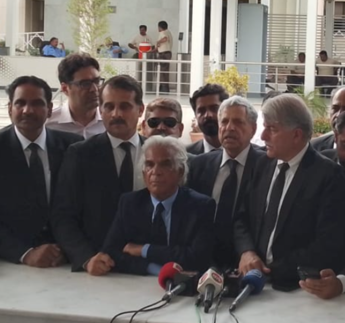 khurram143's tweet photo. ساتھیوں کے اصرار پر بادل نخواستہ تحریک کی سربراہی قبول کی، ہم اِس تحریک میں عوام کو شامل کرنے جا رہے ہیں، پہلا عوامی جلسہ خیبرپختونخوا میں ہو گا ، لندن میں بھی پروگرام کریں گے، علی احمد کرد https://t.co/eSWG41KanS