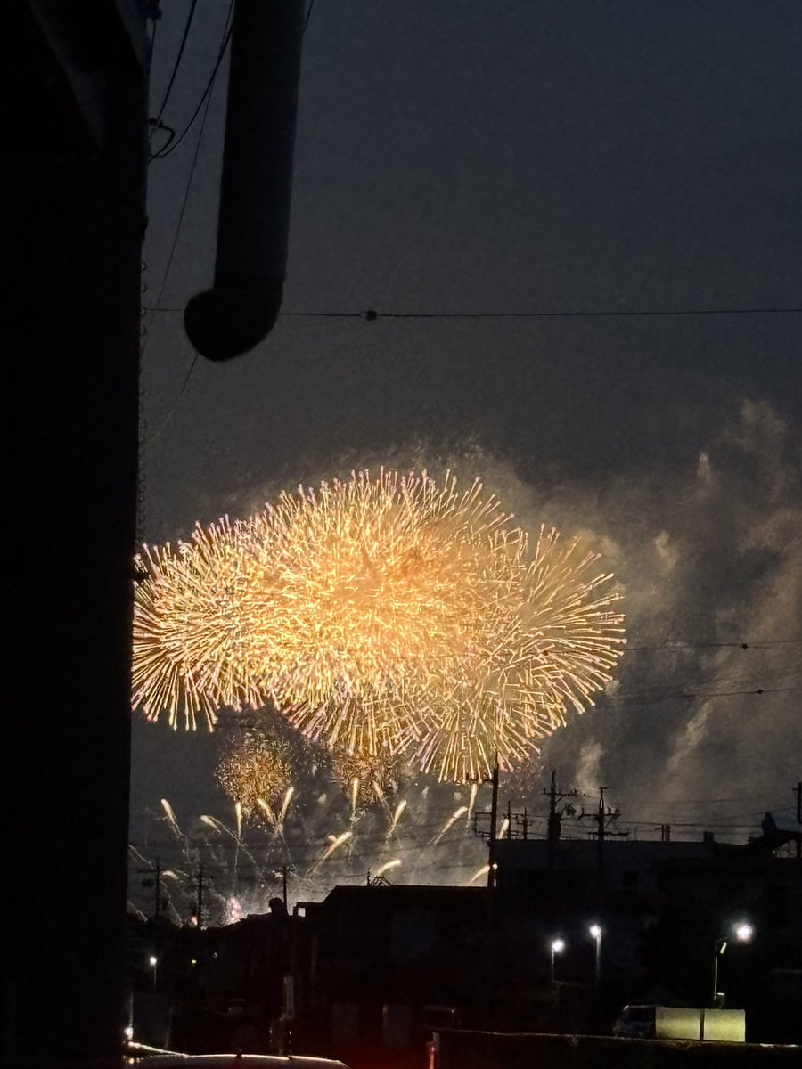 AIUEO__507's tweet photo. 花火だ！花火だー！ https://t.co/NIqvmcBtUd