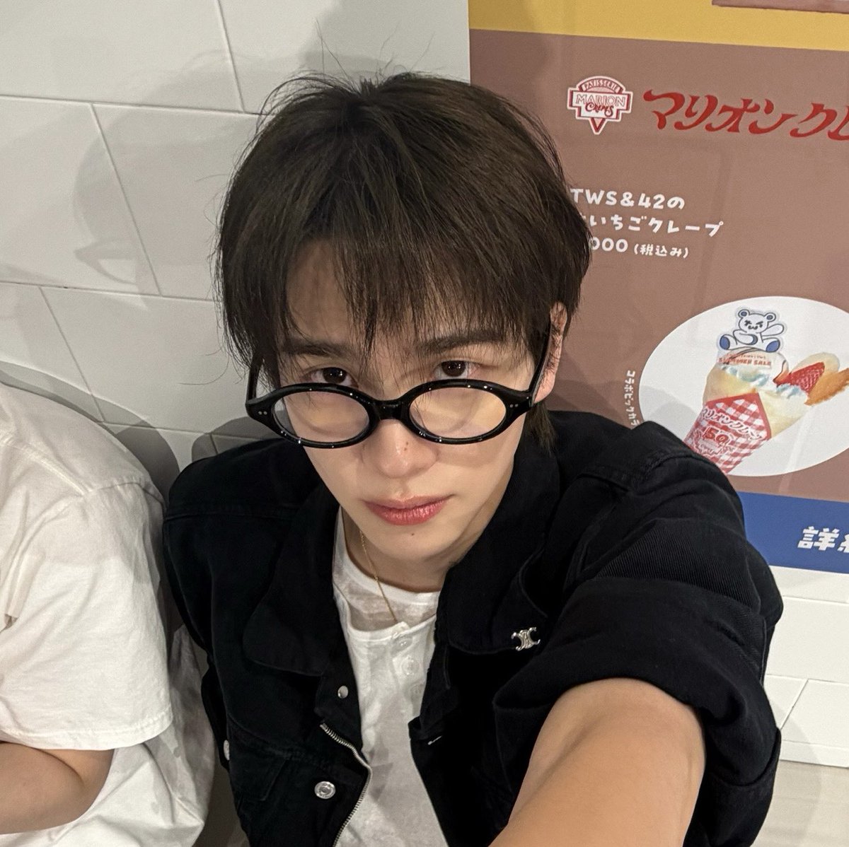 __SN_42__'s tweet photo. 触れないようにしてたけど...
やっぱり気になっちゃって👉👈ｗｗｗ

しにゅさん今日前髪エクでも付けてました…？ｗｗｗ
一日でこんな伸びませんよね？！ｗｗｗ
アイロンで伸ばしたとしても余計切れるだろうし…笑
それか普通にもうウィッグか...🧐💭
昨日の今日でこれは...😂ｗｗｗ https://t.co/zteuABxo2m
