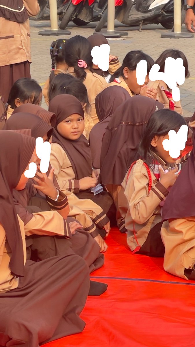 notyourd4ddys's tweet photo. edisi antar jemput ponakan, cieee adek jadi anak SD 😁🤏🏻 https://t.co/IX0jNUn4tt