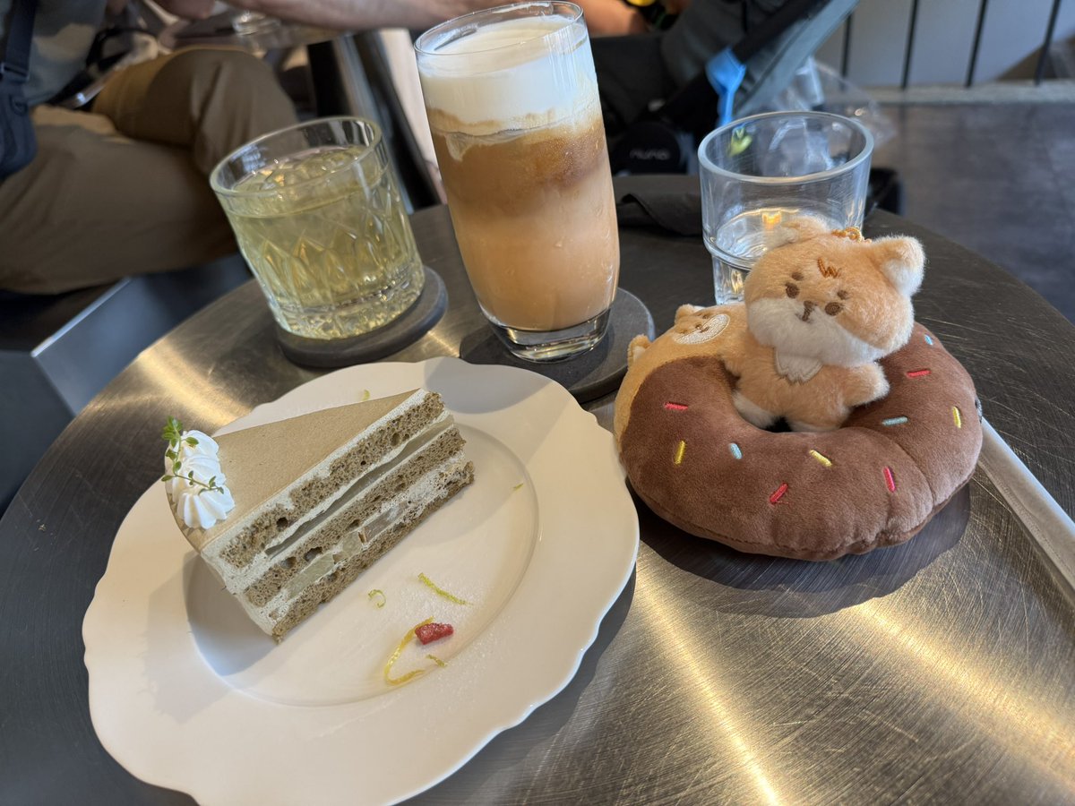 __cookiehouse's tweet photo. 山海的泰奶咖啡超好喝
他最上面是鹹味奶蓋 奶茶的部分因為還有咖啡所以甜度沒有很高但又有咖啡的香氣所以我覺得很讚
唯一不好的地方只有單價200這點（ https://t.co/fCUNcCzaiD