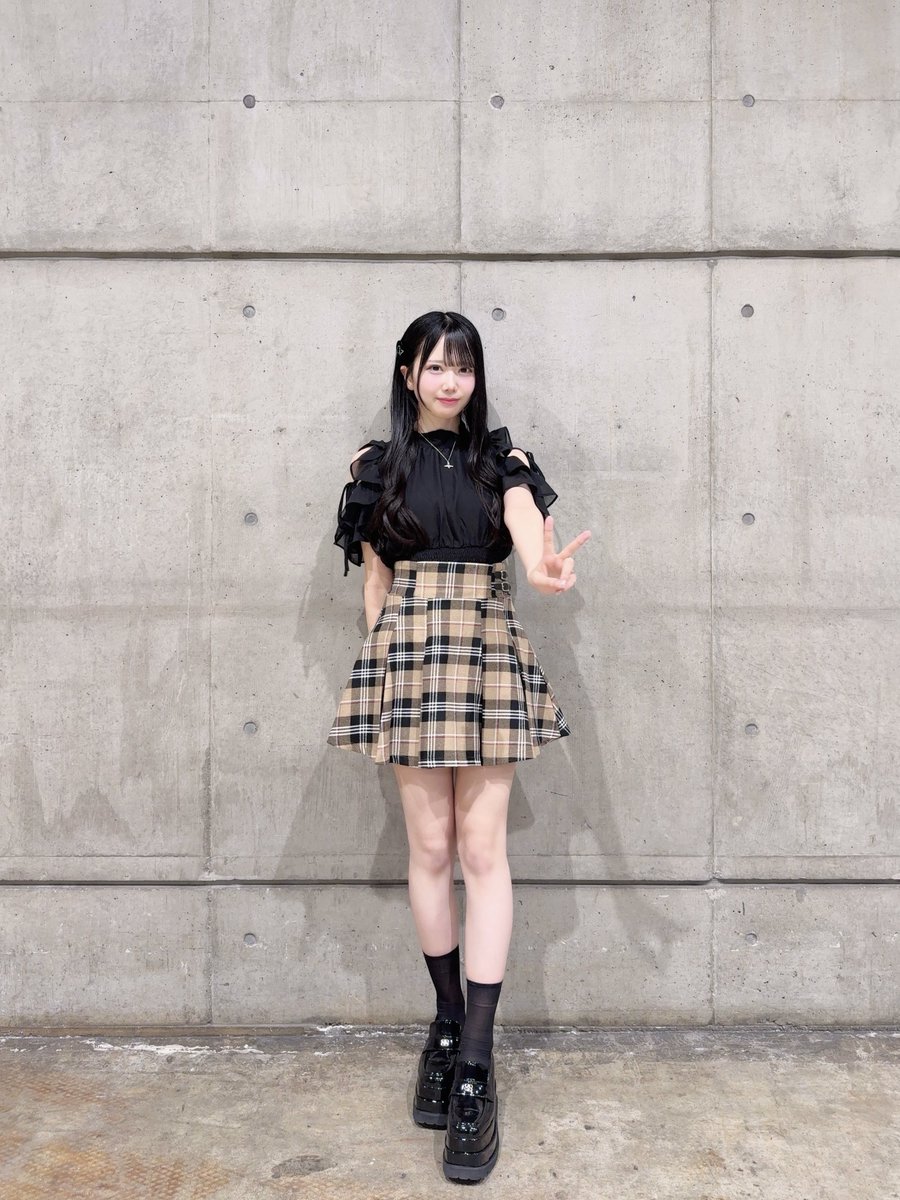 ishihara_yuuna's tweet photo. 個別握手会 in幕張メッセ
ありがとうございました🤝🏻◝✩

今日はいつもより大人コーデ🐈‍⬛
お姉さんぽいの好きですか？
また会おうね( ᵒ̴̶̷̤-ᵒ̴̶̷̤ )♡

#STU48 #好きすぎて泣く https://t.co/ip07BrkgYQ