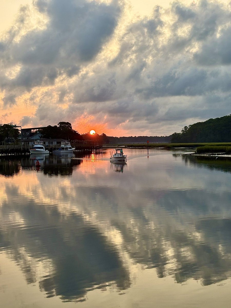 MMoore_hoops's tweet photo. Good morning! #Calabash @EdPiotrowski @medwick @DylanHudlerWXII @jamiearnoldWMBF @LeeHaywoodWX @marioncaldwx @JustinMcKeeWx @StarboardRail @ThePhotoHour @CMorganWX @Christina4casts @AndrewWMBF @ScottyPowellWX @jgreenhillwx @TimBuckleyWX @clairefrywx @matt_wx @dogwoodblooms https://t.co/GX6vgtuw2I
