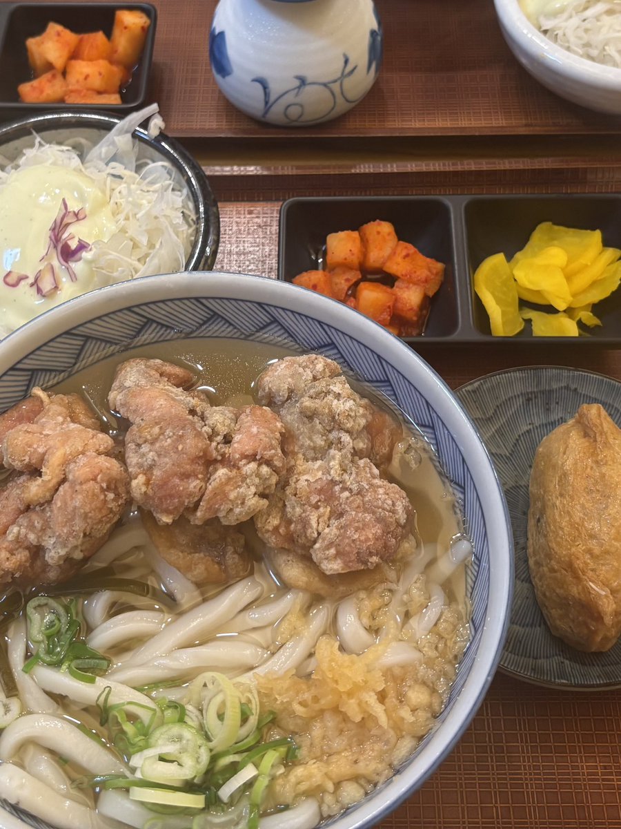 muktoday's tweet photo. 바나나누텔라팬케이크, 핫초코
토리텐우동
육전국밥
짬뽕, 밥 https://t.co/mIvA3Sej54
