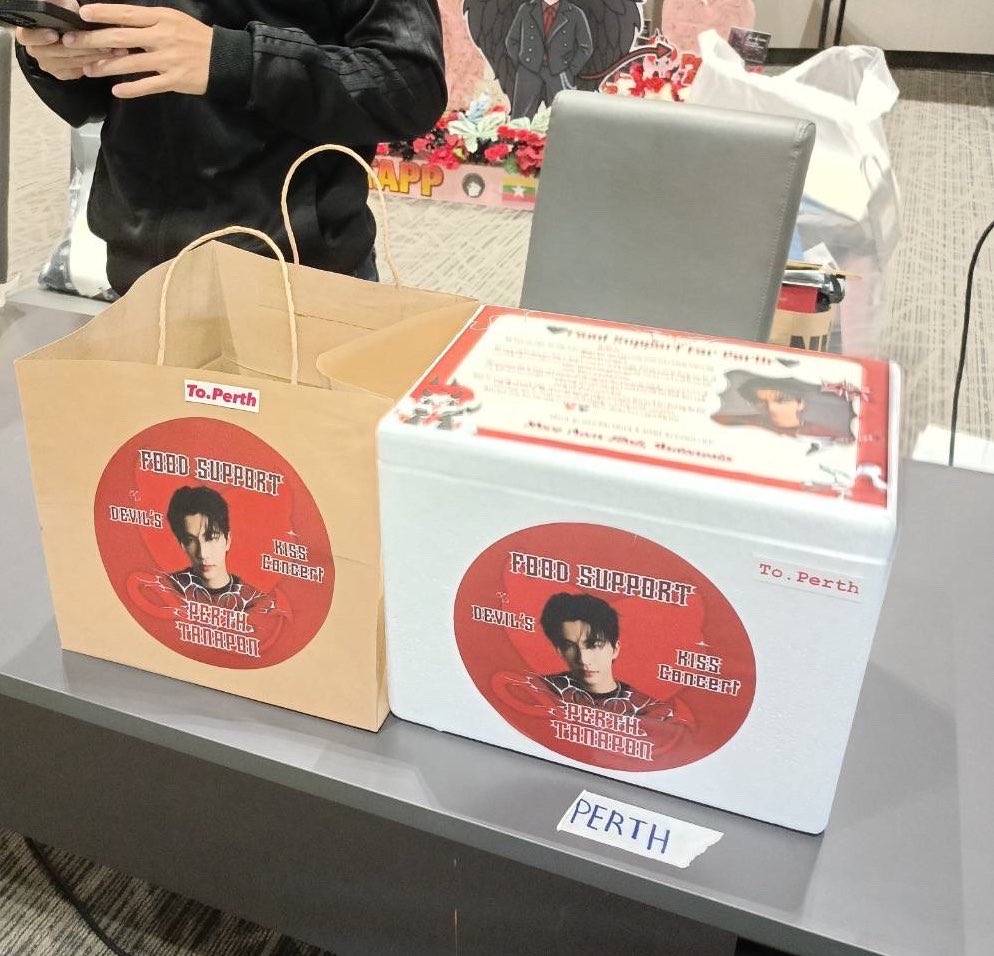 pkianwife_'s tweet photo. Hi Perth @perthppe hope you enjoy this little food support and that it gives you some extra energy before the Devil’s Kiss Concert.

We know you've been working so hard to prepare for this stage, and we want to thank you for all your dedication and effort. We can't wait to see you shine and we're so proud of you!

Good luck, have fun, and enjoy every second! We're always here supporting you🖤

Thankyou for coordinating @PerthOfficialTH

Food Love From: @pinkpinksinta & @pkianwife_ 

#KDPPEFOODSUPPORT 
#PerthTanapon #KDPPE 
#PerthSantaConcert