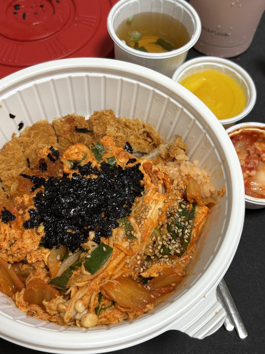 muktoday's tweet photo. 돼지고기마파두부솥밥
족발,보쌈,막국수,주먹밥,쌈
김치가츠동
떡라면 https://t.co/Jy9WchMpFT