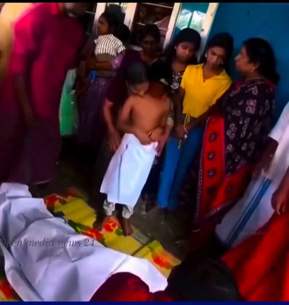 KPNarayanan1's tweet photo. സ്വന്തം അച്ഛന്റെ അന്ത്യ കർമ്മങ്ങൾ ചെയ്യാൻ പോലും കോടതി വിധി വേണം.. എന്തൊരു നിയമങ്ങൾ...

രജീഷിന്റെ  ഭാര്യ ആയിരുന്ന ആ സ്ത്രീയെ പിടിച്ച് ഒന്ന് ചോദ്യം ചെയ്താൽ കൃത്യമായി ഖത്തറിലുള്ള  രഞ്ജിത്തിന്റെ  മുൻ ഭാര്യയുടെ സുഹൃത്ത് ആരാണ്, എന്താണ് രജീഷിന് അയച്ച മെസ്സേജ് എന്ന് കൃത്യമായി അറിയാൻ സാധിക്കും...

ഈ ഒരു കേസ് ഡീറ്റെയിൽഡ് ആയിട്ട് പഠിക്കുമ്പോൾ ഇത് ഒരിക്കലും ഒരു ആത്മഹത്യയല്ല. ഇതൊരു കൊലപാതകമായിട്ട് തന്നെ കേസ് രജിസ്റ്റർ ചെയ്യാൻ പറ്റുന്ന ഒരു കാര്യമാണ്.

​രഞ്ജീഷിന്റെ കുട്ടിയെ വീട്ടീന്ന് കൊണ്ടുപോയി എന്നുള്ളത് ഒരു മൂലകാരണമാണെങ്കിലും, അതിനുപുറമേ ഈ പറയുന്ന രഞ്ജിഷിന്റെ  മുൻ ഭാര്യ ആയിരുന്ന ആ താടകയുടെ കാമുകൻ രഞ്ജിഷിന്റെ അമ്മയുടെ ഫോണിലേക്കോ രഞ്ജിത്തിന്റെ  ഫോണിലേക്കോ ഒന്ന് രണ്ട് വീഡിയോസോ ഫോട്ടോസോ അയച്ചിട്ടുണ്ടായിരുന്നു വൺ ടൈം ആയിട്ട്. 

അതുകണ്ടതിനു ശേഷം ആത്മഹത്യയാണെന്ന് പറയുന്ന രഞ്ജിഷ് വീട്ടിന് പുറത്തിറങ്ങാത്ത ഒരു സാഹചര്യമുണ്ടായിരുന്നു കുറച്ചു സമയം.

​അവർക്ക് കല്യാണം കഴിഞ്ഞിട്ടൊന്നുമില്ല അവൾ ഖത്തറിൽ ഒരുമിച്ച് താമസം എന്ന് മാത്രമേ ഉണ്ടായിരുന്നുള്ളൂ. അവർ ഒഫീഷ്യൽ ആയിട്ട് കല്യാണം കഴിച്ചിട്ടുണ്ടായിരുന്നില്ല. ഇതൊക്കെ സാക്ഷ്യപ്പെടുത്തുന്നത് ഈ വിഷയവുമായി ബന്ധപ്പെട്ടുകൊണ്ട് രഞ്ജിഷിനെ  സഹായിച്ചുകൊണ്ടിരുന്ന അദ്ദേഹത്തിന്റെ സുഹൃത്തുക്കളാണ്.

​ദയവുചെയ്ത് മുഖ്യധാരാ മാധ്യമങ്ങളും സോഷ്യൽ മീഡിയയും ഈ വിഷയം ഏറ്റെടുക്കണം. ഇതിനകത്തുള്ള സത്യം എന്താണെന്ന് തെളിയണം. അയാളുടെ മുൻ ഭാര്യയായിരുന്ന ആ സ്ത്രീ കുടില ബുദ്ധിയും മനസ്സാക്ഷിയില്ലാത്തവളും ആണെന്നതും ഇന്നലെ ആ നാട്ടുകാരും ആ വീട്ടുകാരും മനസ്സിലാക്കിയതാണ്. 

എന്തുകൊണ്ടെന്ന് വെച്ചാൽ രജീഷിന്റെ അവസാന അന്ത്യകർമ്മങ്ങൾക്ക് വേണ്ടി ആ മകനെ വിട്ടുകിട്ടാൻ വേണ്ടി നാട്ടുകാരും വീട്ടുകാരും പോയപ്പോൾ 'വിട്ടു കൊടുക്കില്ല' എന്ന് പറഞ്ഞ ഒരു സ്ത്രീയാണ്.
​അവസാനം നാട്ടുകാരുടെ സമ്മർദ്ദം കൂടിയപ്പോൾ പഞ്ചായത്തിൽ നിന്ന് എഴുതി കൊണ്ടുവന്നാൽ വിടാം എന്ന് പറഞ്ഞു.

 പഞ്ചായത്തിൽ നിന്ന് എഴുതി കൊണ്ടുപോയപ്പോഴും വിട്ടില്ല. അവസാനം ആ നാട്ടുകാർക്കും ബന്ധുക്കൾക്കും കുടുംബകോടതിയിൽ പോകേണ്ടി വന്നു.

 കുടുംബകോടതിയിൽ നിന്ന് 5 മണിക്കൂർ ആ കുട്ടിയെ വിട്ടുകിട്ടാനുള്ള ഓർഡർ കിട്ടിയതിനു ശേഷമാണ് അവർ ആ കുട്ടിയെ വിട്ടു കൊടുക്കുന്നത്. സ്വന്തം അച്ഛൻറെ അന്ത്യകർമ്മങ്ങൾ ചെയ്യാനുള്ള ഒരു മകൻറെ അവകാശത്തെയാണ് അവർ ഇല്ലാതാക്കാൻ ശ്രമിച്ചത്.