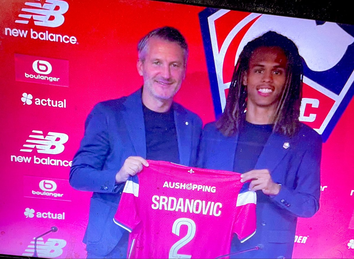 FoxThomas212117's tweet photo. 🔴⚪ Présentation à la presse :

1️⃣Davide Ancelotti (entraîneur) 📝  Jusqu'en Juin 2028.

2️⃣Başar Önal (ailier gauche)
 🇳🇱 Arrive du NEC Nimègue. 📝Jusqu'en Juin 2030.

3️⃣Loun Srdanovic (latéral droit) 🇨🇭 Arrive du Servette FC. 📝 Jusqu'en Juin 2030. 

Bienvenue❤️🐶🤍
#LOSC https://t.co/ydXm9x312y