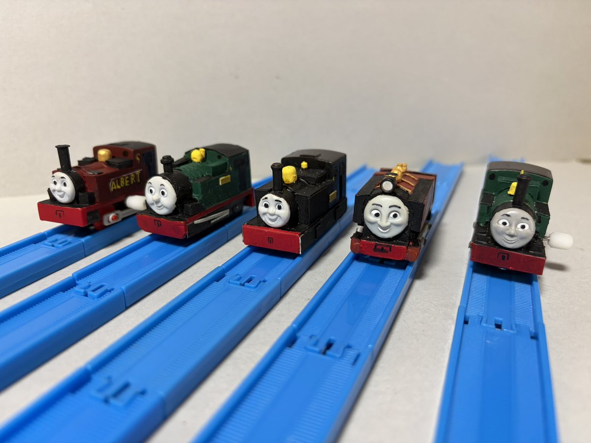 ミッドソドー鉄道の機関車ここまで作りました。