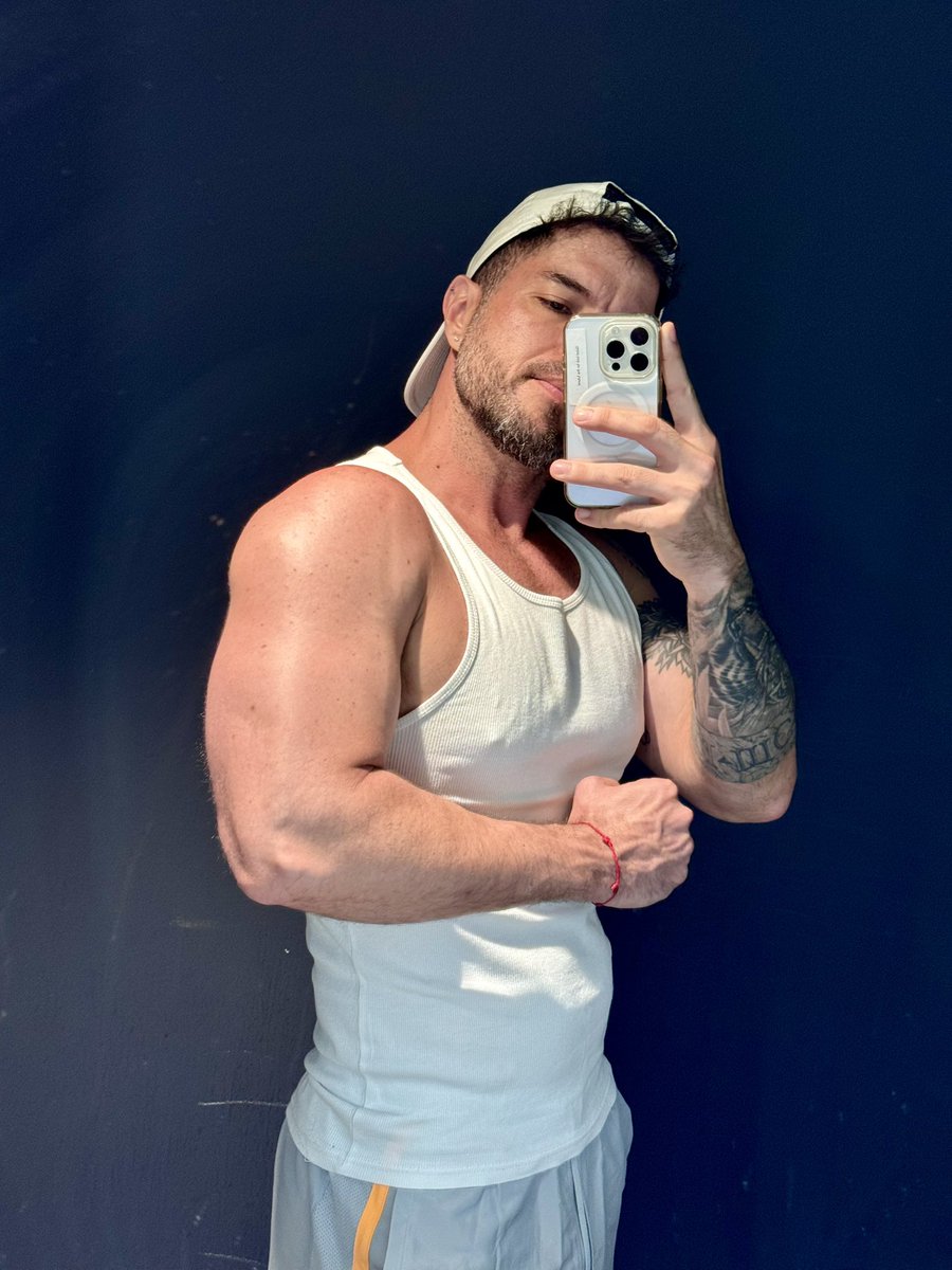Elglott1's tweet photo. Gym 🚧🔥 https://t.co/uliStXFrWw