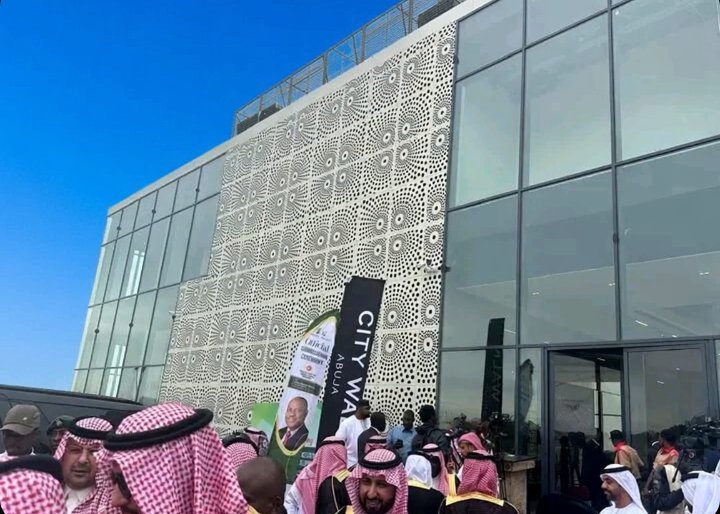 airdrop25ng's tweet photo. Few years from now... The city will be all yours 💃🏼🦅🇳🇬 https://t.co/6rnANh0h9m