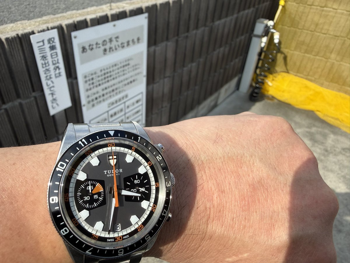 chabane5961's tweet photo. (今日の腕時計)
チューダー  ヘリテージ・クロノ(M70330N)

3連休初日、散歩してブクオフ行って終わった
ブラックベイクロノもいいけどヘリテージクロノも悪くないでしょ
僕のはグレイの文字盤でお気に入り https://t.co/A6R7yze52t