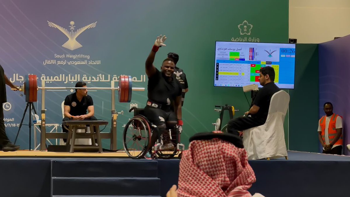 makkahnews1's tweet photo. أصيل الهوساوي يحطّم الرقم القياسي أربع مرات في بطولة المملكة البارالمبية لرفع الأثقال
 https://t.co/ZXBRQujH50 https://t.co/f1pOKeBtwv