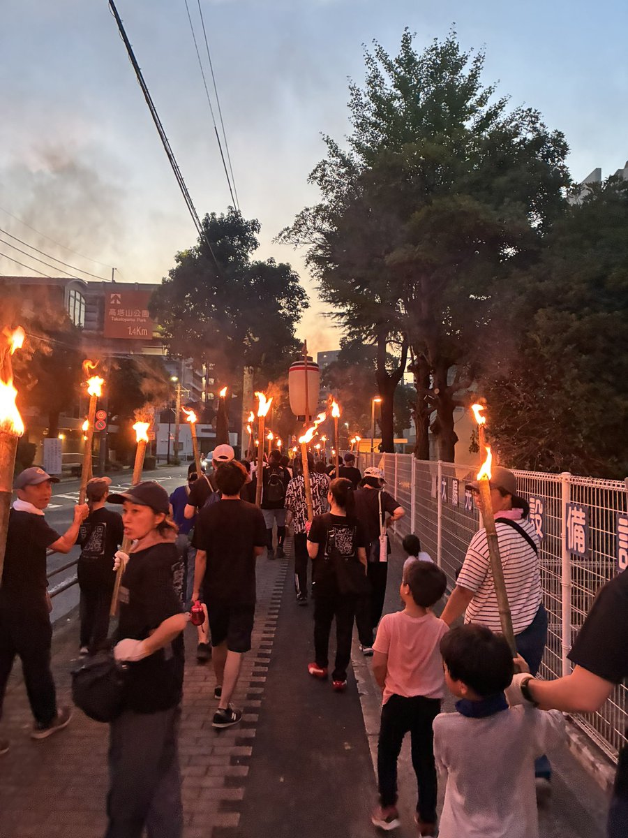 harubasan's tweet photo. 毎年恒例の火まつり🔥 https://t.co/3ygopZiVX3