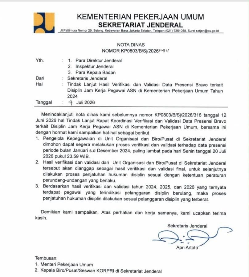 PartaiSocmed's tweet photo. Benar2 pejabat yg aneh. Bukannya sibuk membangun malah sibuk cari berbagai cara buat menyingkirkan bawahannya.. https://t.co/7kOoV5RC7N