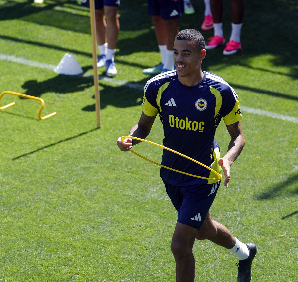 TekYolFener's tweet photo. Mason Greenwood, Fenerbahçe'deki ilk antrenmanına çıktı. https://t.co/w7Og3ZbHPI