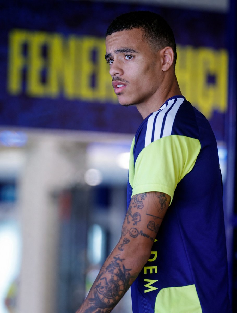 fanatikcomtr's tweet photo. 🟡🔵 Mason Greenwood, Fenerbahçe'deki ilk antrenmanına çıktı. https://t.co/gms84kumrC