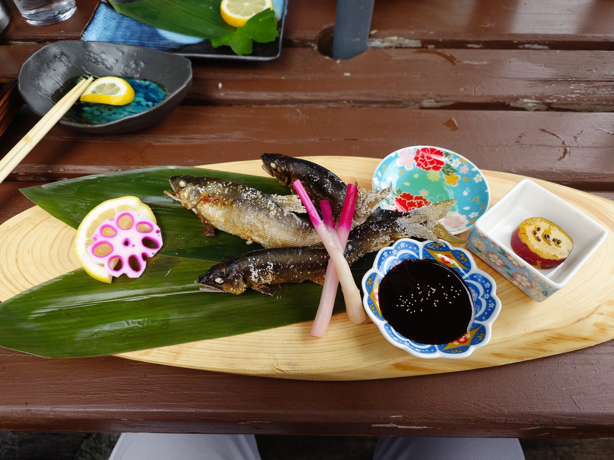 mu_araran's tweet photo. 郡上八幡で鮎めっちゃ食べてきた。
団子も食べてきた。
食品サンプルの天ぷらも作ってきた！

楽しかった。

明日は中総体の救��がある。。。 https://t.co/bN8WGCnSsx
