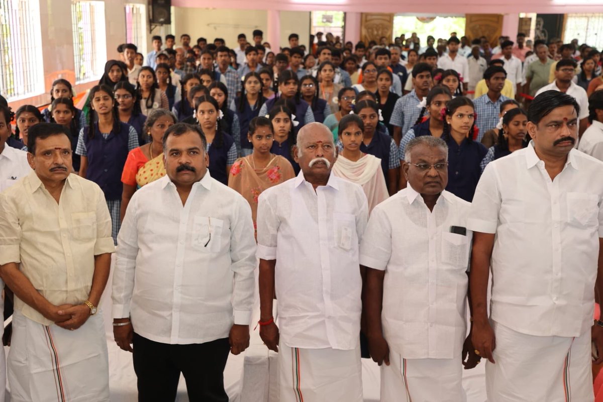 manickamtagore's tweet photo. இன்று (18.07.2026), பெருந்தலைவர் காமராஜர் விருது வழங்கும் விழா  பாலகுரு திருமண மண்டபத்தில் நடைபெற்றது. 

திருப்பரங்குன்றம் ,திருமங்கலம் சட்டமன்ற தொகுதியிலுள்ள 700 பள்ளி மாணவ,மாணவிகளுக்கு 2025-2026ஆம் கல்வி ஆண்டிற்கான 10 ஆவது ஆண்டு "பெருந்தலைவர் காமராஜர் விருதுகள்" வழங்கி சிறப்புரையாற்றினேன்.

இந்நிகழ்வில், ஆசிரியர் பெருமக்கள், பெற்றோர்கள் மற்றும் மதுரை தெற்கு மாவட்ட காங்கிரஸ் கமிட்டி தலைவர் திரு.உலகநாதன் மாநில பொதுக்குழு உறுப்பினர் திரு.ஜெயராம் 
முன்னாள் மாவட்ட தலைவர்கள் திரு.அம்மாபட்டி பாண்டியன் திரு.கார்த்திகேயன் நகர் தலைவர் திரு.செளந்தரபாண்டியன் மாநில பொதுக்குழு உறுப்பினர் திரு.ராமசாமி பேரையூர் சேர்மன் திரு.காமாட்சி கவுன்சிலர் திருமதி.அமுதா சரவணன் முன்னாள் மாநில பொதுக்குழு உறுப்பினர் திரு.சுப்பிரமணியன் இளைஞர் காங்கிரஸ் மாவட்ட தலைவர் திரு.வித்யாபதி மாணவர் காங்கிரஸ் பொதுச்செயலாளர் திரு.விஜய்தீபன் திரு.சுரேஷ் முன்னாள் மாவட்ட இளைஞர் காங்கிரஸ் தலைவர் திரு.காசிநாதன் வட்டார தலைவர்கள் திரு.காசிநாதன் திரு.முருகேசன் திரு.முத்துவேல் திரு.பாண்டியன் திரு.தளபதி சேகர் திரு.முத்துப்பாண்டி திரு.வீரபுத்திரன் சர்க்கிள் தலைவர்கள் திரு.நாகேஷ் திரு.வேல்முருகன் திரு.செல்வராஜ் திரு.ஜோதிராமலிங்கம் 
மற்றும் காங்கிரஸ் பேரியக்க நிர்வாகிகள் மற்றும் தொண்டர்கள் திரளாகக் கலந்துகொண்டனர்.